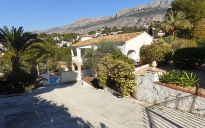 Beautiful and spacious Mediterranean villa with large terraces.